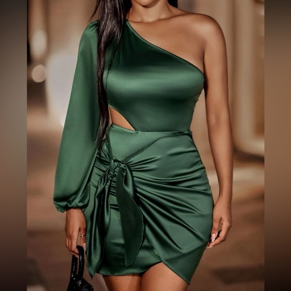 Luxe one shoulder cutout satin bodycon dress - Picture 6 of 16